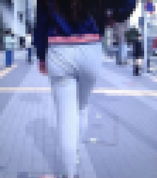 神スタイルの超絶美女がピタピタなオシャレスウェット履いて美巨尻クネらせながら歩く姿がイヤらしい　サンプル画像3