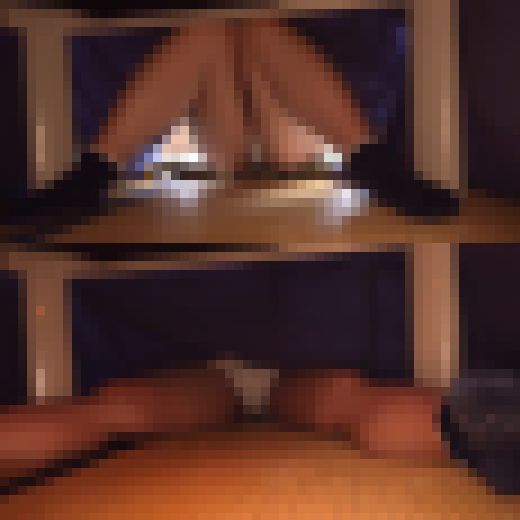 [4K]【民宿のお客さんを隠し撮り7】旅行好きOLさんのむっちり太腿＆お尻と誘惑の染みつきパンチラ 後編　サンプル画像2