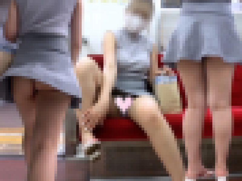 【電車対面パンチラ116】☆三角ゾーン観察記録/むちむちお姉さんの美脚開放！ サンプル画像