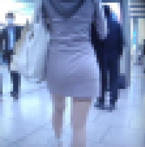 スタイル抜群の美女がペラペラミニワンピ着て歩いてるよ サンプル画像2