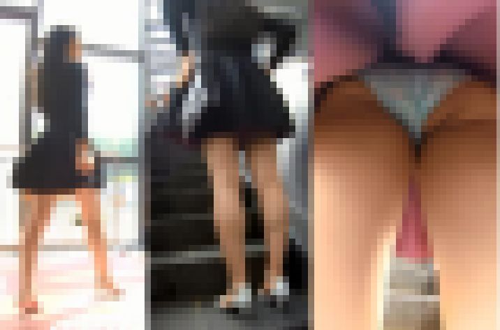 【高画質ってスゲー！】お尻の揺れまで捉えた！ヒラミニお姉さんのパンチラ逆さ撮り サンプル画像