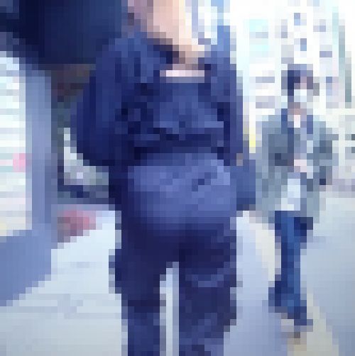 超絶セクシー美女がスキニーパンツ履いて美尻肉ムニュムニュさせて歩く姿にフル勃起 サンプル画像