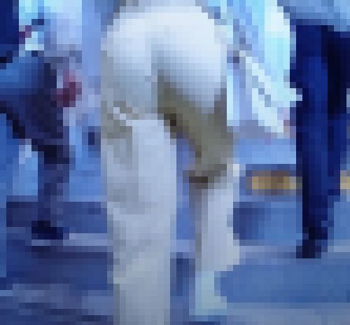 スタイル抜群の激カワ美女がピタパン履いて階段登ってるよ　サンプル画像2