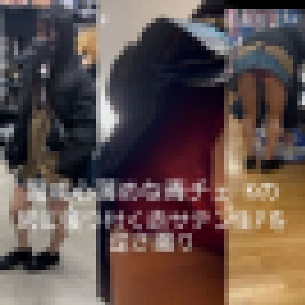 警戒心薄めな青チェ Kのお尻に張り付く赤サテンパンツを逆さ撮り サンプル画像