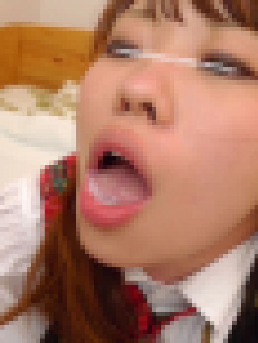 ◆素人投稿動画 アイドルになりたいエロA●Bコスプレイヤーさんが精子をごくごく飲んじゃいます 【Part.07:連続口内発射でザ サンプル画像1