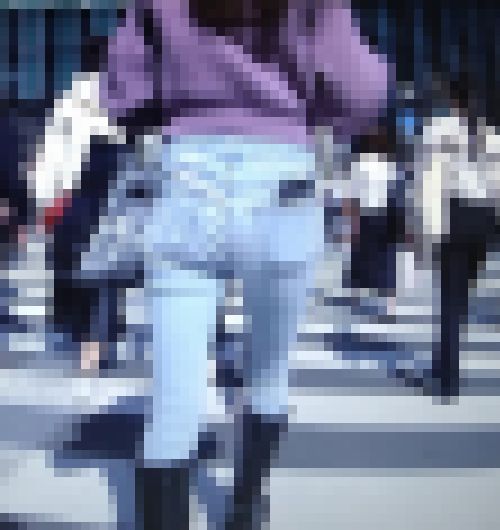 ハイウエストスキニーデニム履いた美人お姉さんとデニム履いたセクシー美女(2名収録)　サンプル画像1