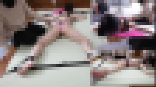 うつ伏せ両手両足固定で元気なアメンボのように暴れまくるNEW発狂女子さん　サンプル画像1