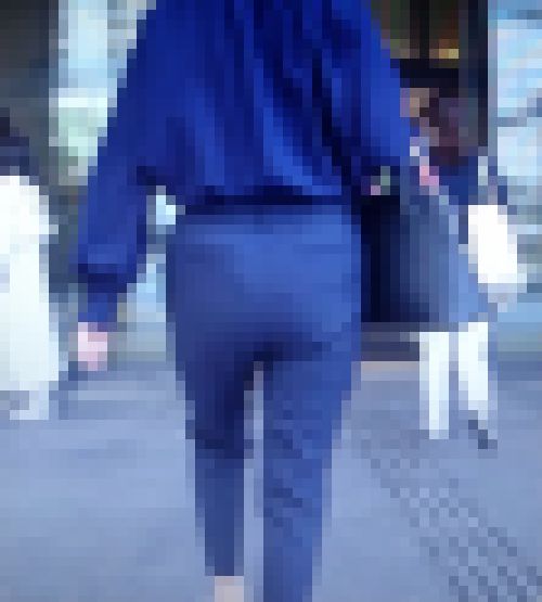 タイトスラックスを履いた美人OLと激カワ美人女子大生のエロ美爆尻デニム(2名収録)　サンプル画像2