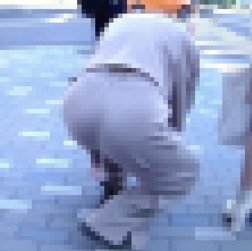 激カワ美人お姉さんがスウェットパンツ履いてとんでもなくイヤらしい美巨尻肉の食い込み見せつけてくれてるよ サンプル画像