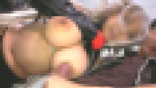 爆乳4 バスト93cmIカップむっちりスケベな爆乳レイヤー野外露出調教!アキバだからギリ許された羞恥アブノーマル行為! サンプル画像1