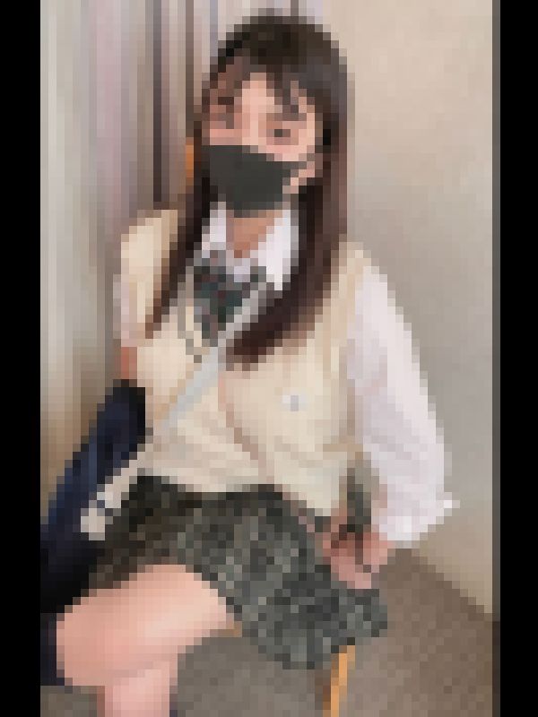 高額の勝負下着着用【個人撮影】平成17年_クールな見た目で爆乳の青パンツちゃん_私立Hカップ女子とのパパ活映像流出 サンプル画像