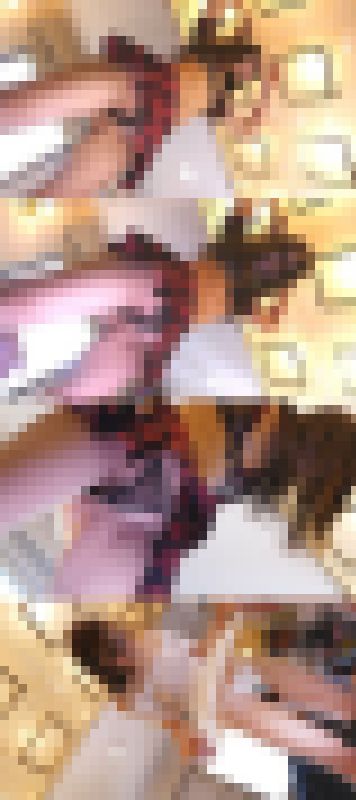 【ハミマン事故多発】室内突風スカートめくりイベント！極限紐パンで挑戦！　サンプル画像1