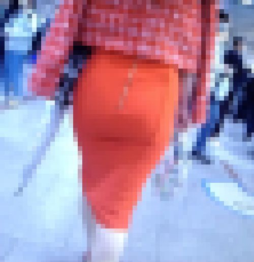 超スーパーハイスペック極上美人お姉さんがタイトスカート履いて美巨尻パンパンにさせて歩く姿にフル勃起　サンプル画像1