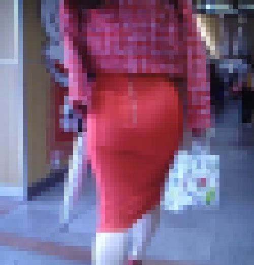 超スーパーハイスペック極上美人お姉さんがタイトスカート履いて美巨尻パンパンにさせて歩く姿にフル勃起　サンプル画像3