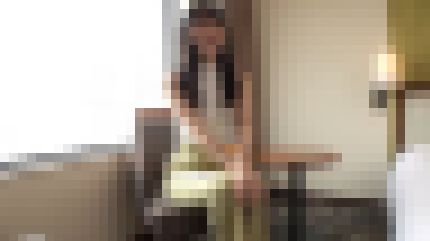 色白清楚な22歳が何度絶頂しても巨根で激しく突かれて快感が止まらない　サンプル画像1
