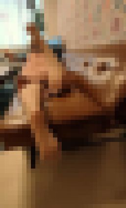 お姉ちゃんを盗撮していたら、服越しの尻がエッッッロすぎて、無事息子バッキバキ。 サンプル画像