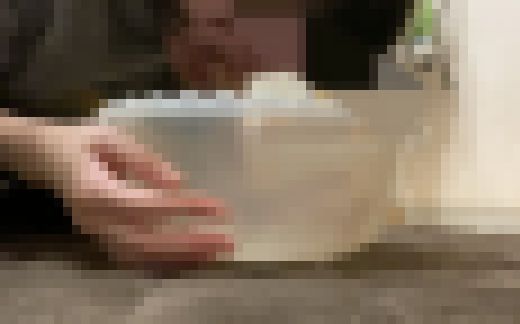 【大量嘔吐】透明ボールに油そばを吐いたよ！音声あり　サンプル画像1