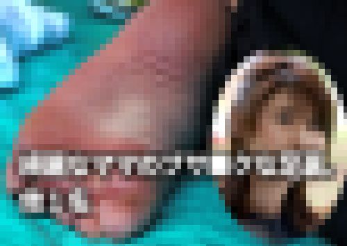 綺麗なママのブサ■クな足裏、他1名　サンプル画像2