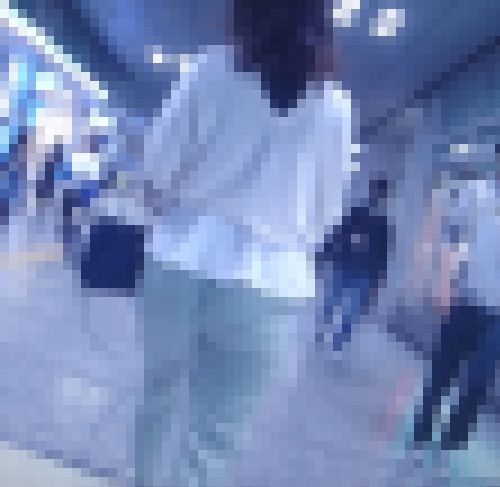 清楚系の極上美人お姉さんがピタパン履いて美巨尻肉プルンプルンさせて歩いてるよ　サンプル画像3