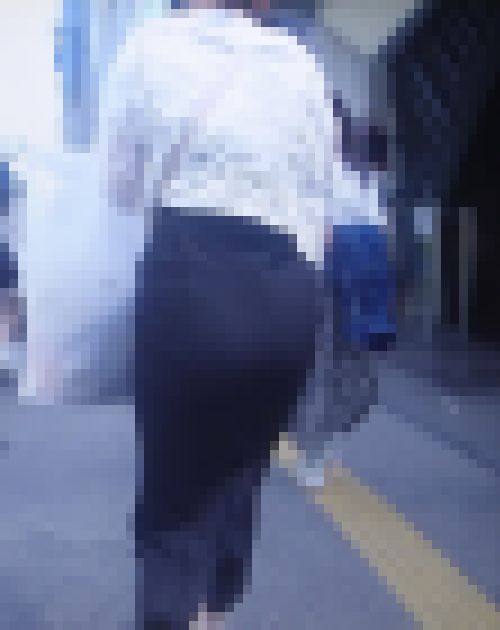 エゲつない美爆尻の清楚お嬢様系美女がタイトスカートパンパンにさせて歩いてるよ　サンプル画像1
