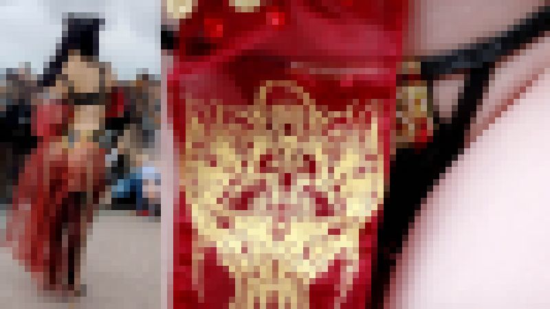【Tバック生尻♡】ケツ丸出し変態踊り子レイヤー襲来♪極小パンツで股間をチラチラ露出する悪い痴女【鼠径部♡ サンプル画像
