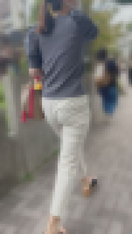 清楚な見た目に過激なパンティで武装！超半ケツのパンティと美巨尻で病院内外の男を誘惑！下品なパンツスーツ お姉さん編　サンプル画像2