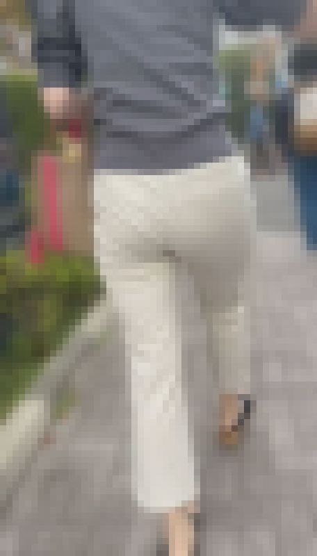 清楚な見た目に過激なパンティで武装！超半ケツのパンティと美巨尻で病院内外の男を誘惑！下品なパンツスーツ お姉さん編　サンプル画像3