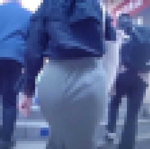 清楚系美女がタイトスカート履いて美巨尻モッコリさせて歩く姿がイヤらしい　サンプル画像1