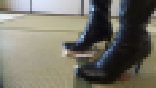 ニーハイブーツでケーキ踏み潰し　サンプル画像1