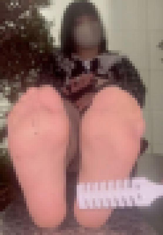 20歳24.5cm美女激弱足裏くすぐられて爆笑！1分18秒 サンプル画像