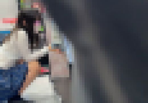 【禁断の逆さ撮り】同業者協力編／生足J◯の良質な動画を押収 直送便　サンプル画像2