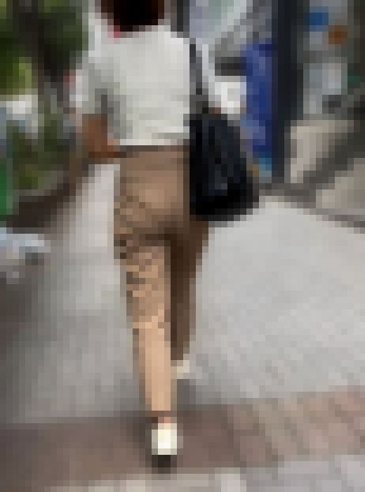 爽やかな見た目と真逆のスケベに垂れたデカ尻！自慢の安産型のムニュ尻とパンティラインで男を誘惑！下品なパンツスーツOL 編　サンプル画像3