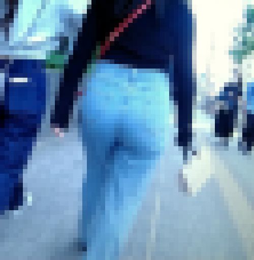 超美爆尻の激カワ美人女子大生がデニムをパンパンに膨らませて歩く姿がイヤらしい サンプル画像1