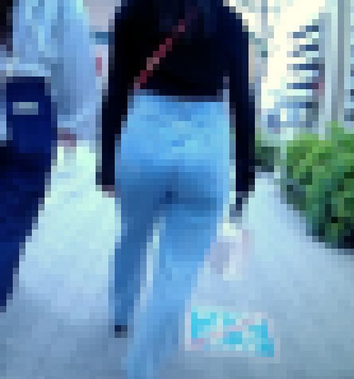 超美爆尻の激カワ美人女子大生がデニムをパンパンに膨らませて歩く姿がイヤらしい サンプル画像3