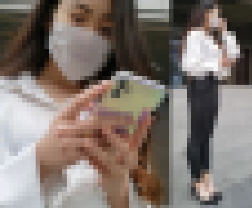 高画質 革パンＰラインの肉尻透けブラさん２ お尻を突き出して　サンプル画像1