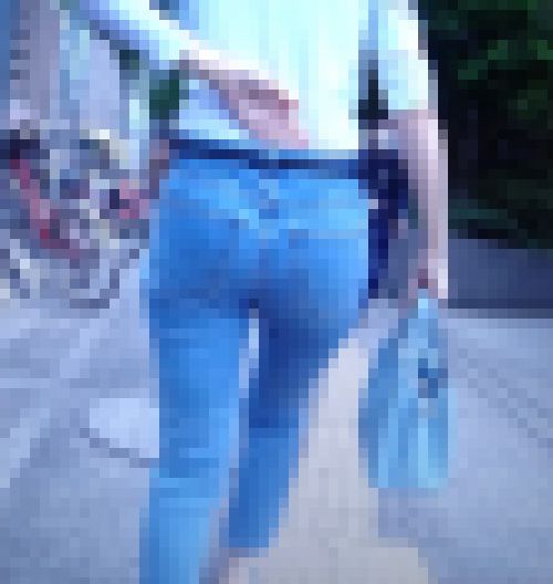 超絶激エロ美巨尻でスキニーデニムを履いた美人お姉さんがイヤらし過ぎてフル勃起　サンプル画像2