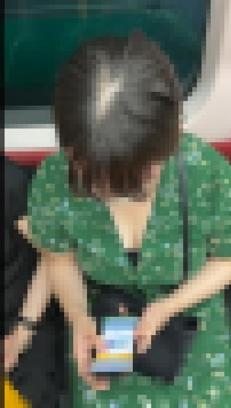 ムッチリお姉さんの胸元 サンプル画像