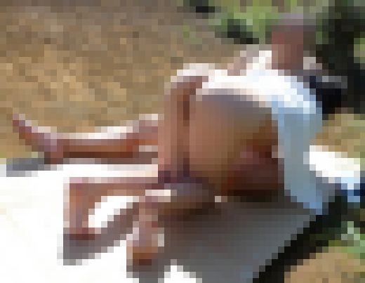 ◆素人投稿動画 有楽町にお勤めの清楚系巨乳OLさんを海で露出させてザーメンかけてエッチして 【Part.07：野外でご奉仕して勃　サンプル画像2