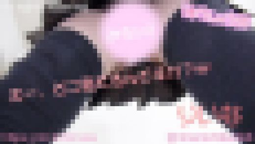 【りいなちゃんほぼ現役生の初撮り】現役時代に履いてたニーソでエッチな撮影！まだ全然慣れないですよぉｗｗ　サンプル画像2