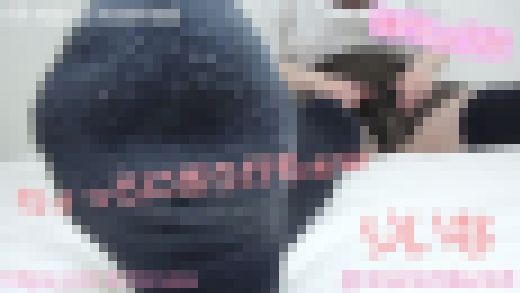 【りいなちゃんほぼ現役生の初撮り】現役時代に履いてたニーソでエッチな撮影！まだ全然慣れないですよぉｗｗ　サンプル画像3