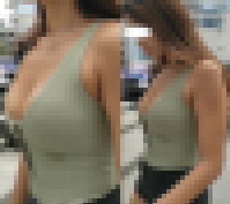 高画質 はみ出した巨乳と強烈なハミ尻美人　サンプル画像1