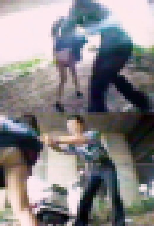 本物パンチラ?とかじゃ無く地元チンピラが同窓生を呼び出し無茶苦茶　サンプル画像2