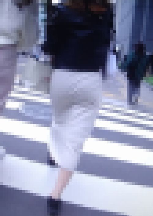 超ハイスペック美人お姉さんが極薄タイトスカート履いて美巨尻密着させて歩いてるよ　サンプル画像2