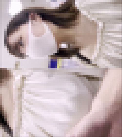【おっぱい痴漢30前編】初の2本同時リリース！女神降臨！20歳の生おっぱいがサイコー過ぎましたwww　サンプル画像3