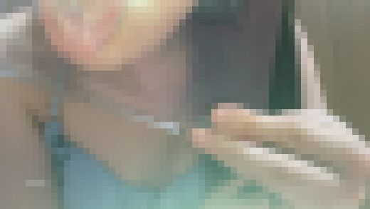 【舌/唾フェチ】美人大学生がビキニの水着で『アクリル板に唾たらし＆ベロベロ舐めまくる』　サンプル画像2