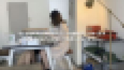 男子に人気の女子大生ありさ様が専属舐め犬M男を家に呼んでご奉仕させる(本編顔モザイク無し)[舐め犬]　サンプル画像1