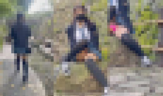 女子校生盗撮日記28 青チェック童顔ツインテール女子校生を野外で盗撮【※声出し有り】　サンプル画像3