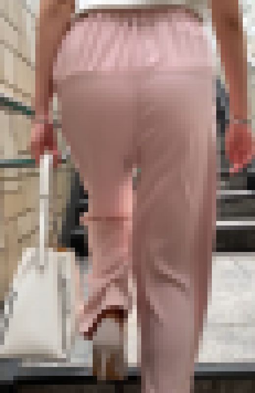 【再販】ピンクのロングパンツが似合う女性とふんわりワンピースが似合う女性のお尻シルエットの見比べが出来るシーン【22】　サンプル画像2