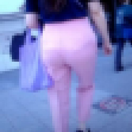超美爆尻で尻肉パンパンにしてピタパン履いて歩く美女がイヤらしい サンプル画像