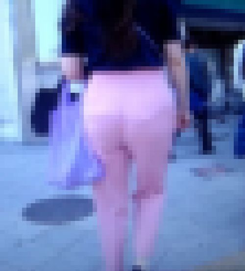 超美爆尻で尻肉パンパンにしてピタパン履いて歩く美女がイヤらしい　サンプル画像2